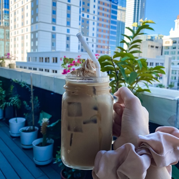 Meet your Posher, Allison - Picture 1 of 4